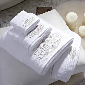 Serviette personnalisée Broderie Serviettes personnalisées Couronne avec nom Spa Salon de beauté Logo hôtel serviette en coton blanc
