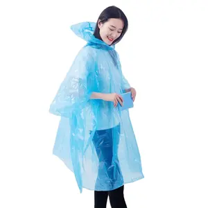 Grosir tahan air ramah lingkungan Logo khusus sekali pakai PE darurat hujan ponco/jas hujan