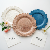 Assiettes de présentation rondes rouges en plastique sans BPA de qualité alimentaire, gaufrées, avec logo personnalisé, pour serviettes, fourchettes, couteaux, cuillères et plats, couleur argent