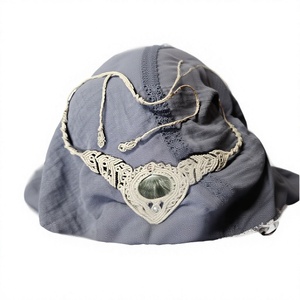 Collar con Colgante de Corazón de Macramé Crema con Piedra Natural Verde, Estilo Boho, Ajustable para Uso Diario, Joyería Unisex - Product Image 1