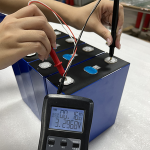 แบตเตอรี่ลิเธียมไอออนแบบปริซึม LPF3.2-340Ah LiFePO4 3.2V 340Ah เกรดสำหรับเก็บพลังงานภายในบ้าน อายุการใช้งาน 11000 รอบ - Product Image 3