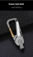 Porte-clés multifonctionnel en alliage de titane Oem Mini couteau de poche Autodéfense Porte-clés voiture pour hommes Mousquetons portables Edc
