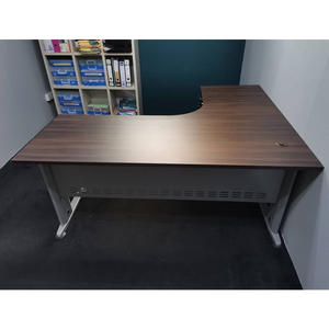 โต๊ะทำงานขารูปตัว L แบบพรีเมี่ยมพร้อมแท่น4D เฟอร์นิเจอร์เวิร์กสเตชันไม้ขนาดใหญ่สำหรับมืออาชีพ - Product Image 5