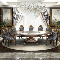 Ensemble de table à manger ronde de style baroque italien, table sculptée de luxe avec décor doré, chaises avec accents imprimés papillon