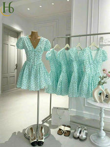 Vestido Mini Azul Floral con Cuello en V, Mangas Abullonadas, Cintura Natural, Teñido Liso, Transpirable, de Poliéster, Hecho en Vietnam - Product Image 2