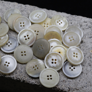 Fabricant professionnel de <span class=keywords><strong>boutons</strong></span> propose des <span class=keywords><strong>boutons</strong></span> ronds à 4 trous en corne de buffle naturelle blanche et grise, <span class=keywords><strong>boutons</strong></span> de costume, <span class=keywords><strong>boutons</strong></span> de <span class=keywords><strong>haute</strong></span> <span class=keywords><strong>couture</strong></span> - Product Image 6