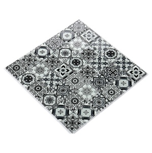 Mosaïque de carreaux en verre cristal à motif floral arabesque antique noir et blanc - Product Image 2