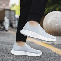 Nouvelles Chaussures Décontractées Homme à Enfiler en Maille Respirante, Légères en EVA, Antidérapantes, à Semelle Souple et Résistantes à l'Usure, Couleur Unie