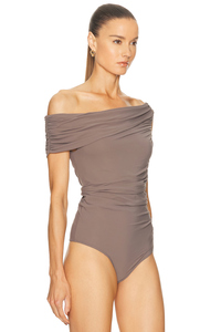 Débardeur sexy d'été pour femme, uni, moulant, respirant, froissé, à épaules dénudées et encolure asymétrique - Product Image 3