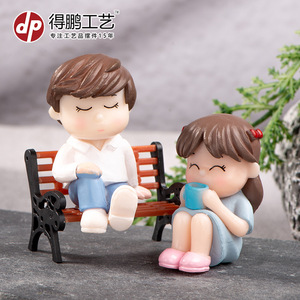 ตุ๊กตาคู่รักการ์ตูนขนาดเล็ก D1384 ของตกแต่งโต๊ะในร่ม จัดแสดงในห้องนั่งเล่น - Product Image 4