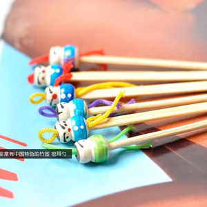 Lindos limpiadores de oídos de madera, herramientas tradicionales para limpiar los oídos, fabricante chino de limpiadores de oídos con forma de muñeca. - Product Image 3