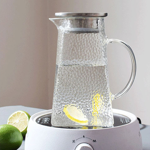 <span class=keywords><strong>Carafe</strong></span> à eau carrée <span class=keywords><strong>en</strong></span> <span class=keywords><strong>verre</strong></span> martelé avec poignée 1,5L/1,8L <span class=keywords><strong>en</strong></span> borosilicate de haute qualité pour la maison et la cuisine - Product Image 3