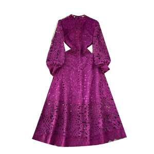 Robe longue décontractée tissée coupe A-line pour femme, collection automne 2024, avec manches lanternes, taille empire, découpes en dentelle, coloris violet, noir, blanc - Product Image 5