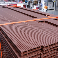 Nouvelle conception de terrasse, panneaux de revêtement de sol composites utilisés, terrasse moderne en WPC pour plancher