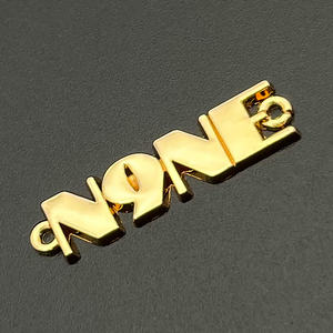 <span class=keywords><strong>Ropa</strong></span> <span class=keywords><strong>de</strong></span> alta calidad, logotipo <span class=keywords><strong>de</strong></span> marca personalizado, placa grabada en relieve, logotipo <span class=keywords><strong>de</strong></span> Metal personalizado sin níquel <span class=keywords><strong>para</strong></span> <span class=keywords><strong>ropa</strong></span> - Product Image 2