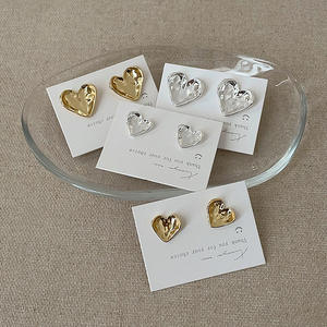 Alta calidad de moda al por mayor superficie irregular joyería tachuelas mujeres minimalista corazón arrugas pendiente - Product Image 5