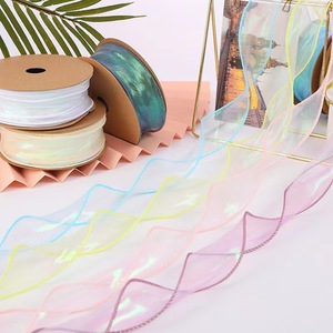Ruban en tulle ondulé irisé 25 mm pour la décoration de gâteaux, mariage, Saint-Valentin, arrangement floral élégant, polyester réutilisable - Product Image 1