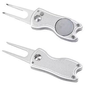 Herramienta <span class=keywords><strong>de</strong></span> golf plegable tipo navaja para reparar divots, herramienta <span class=keywords><strong>de</strong></span> reparación <span class=keywords><strong>de</strong></span> green <span class=keywords><strong>de</strong></span> metal duradero <span class=keywords><strong>con</strong></span> marcador <span class=keywords><strong>de</strong></span> bola magnético - Product Image 4