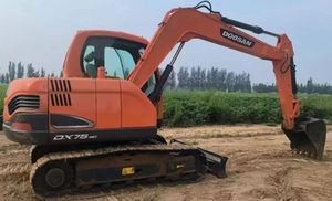 Venta caliente DOOSAN DX75 Excavadora de orugas Yanmar Motor Mini Máquina de excavación agrícola con bomba de motor Caja de cambios Engranaje PLC - Product Image 5