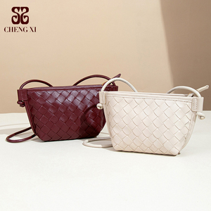 2025 femmes été nouveau sac tissé à la main unique épaule croix petit sac carré <span class=keywords><strong>Mini</strong></span> pratique femmes sac à main en gros - Product Image 3