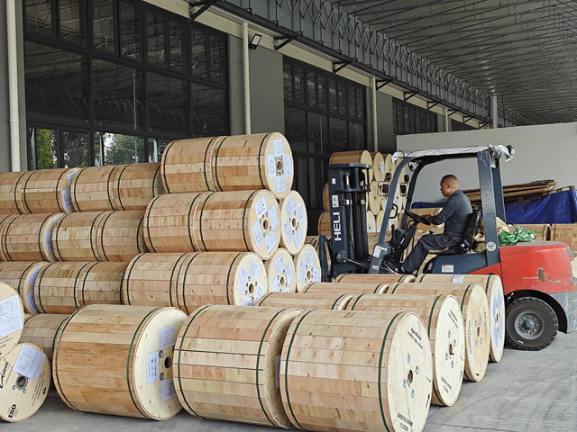 High Tensile ADSS Fiber Optic Central Tube Outdoor Cable GYXTW Armored Single Mode Dielectric Optical Fiber Communication Cables