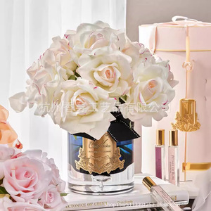 Roses artificielles en soie parfumées, ornements romantiques et rêveurs d'aromathérapie pour la décoration de mariage et de salon, réutilisables et recyclables - Product Image 1