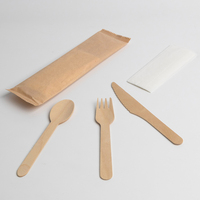Ensemble de couverts jetables écologiques biodégradables en bois de bouleau naturel, couteau, fourchette, cuillère, serviette, emballés individuellement, pour la restauration
