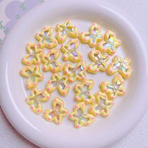 Nouveauté perles de papillon peintes à la main en vrac, accessoires Lucite en plastique acrylique mignon coloré pour chaînes de téléphone portable DIY - Product Image 3