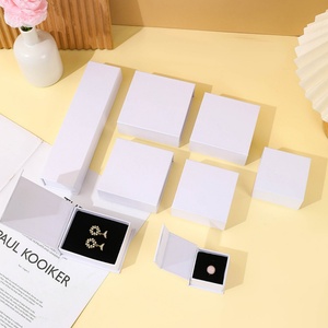 Boîte à bijoux magnétique en carton carré au design personnalisable, emballage en forme de livre pour boucles d'oreilles, bagues, montres - Product Image 2