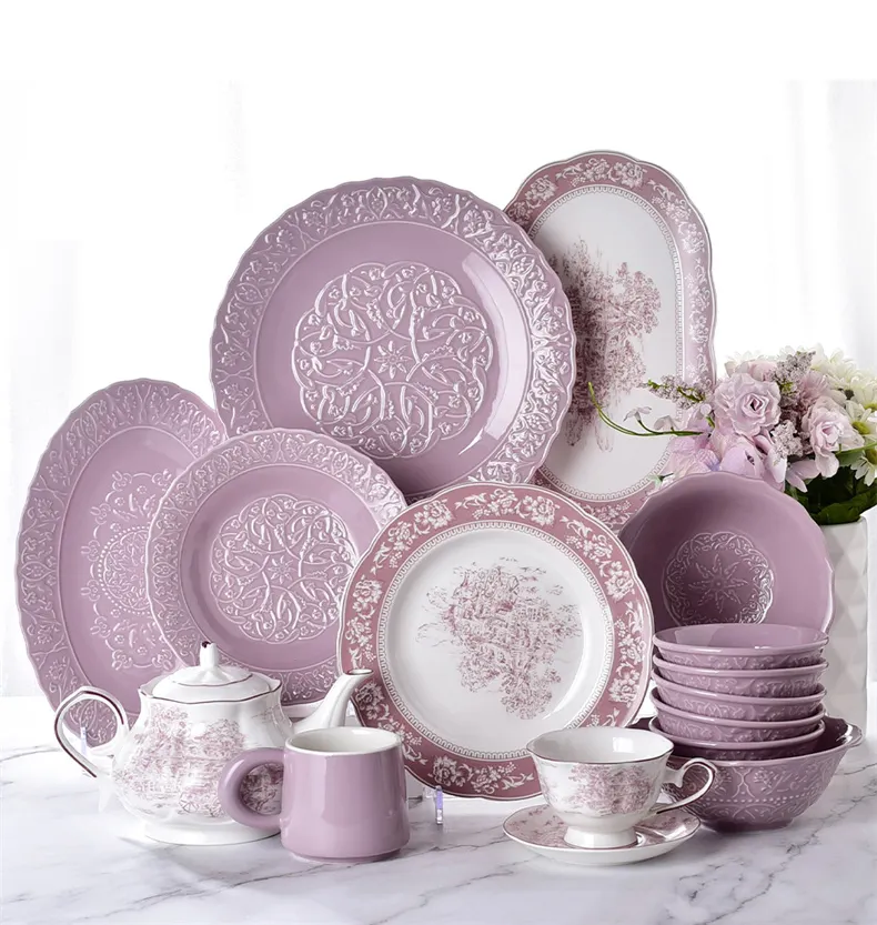 Set di stoviglie in ceramica viola con set di stoviglie in rilievo dal design antico reale