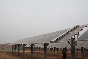 Robot de nettoyage de panneaux solaires CN-63 EITAI avec brosse industrielle automatique pour le lavage et le nettoyage des panneaux solaires dans les fermes photovoltaïques - Product Image 3