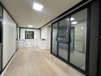 Maison conteneur extensible au design moderne pour logement du personnel agricole, bureau et salle de bain, espaces de vie temporaires