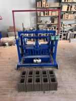 Machine à fabriquer des blocs creux en béton mobile Huaning 4-45B à poussée directe, double moteur vibrant, 220V/380V, portable et facile à utiliser