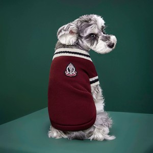 サマーカレッジスタイルペット犬用セーター暖かいソフトポリエステルベストVカラーバッジ付き二足シャツ猫用プリント柄ペット服 - Product Image 6