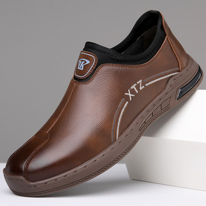 Mocassins en cuir véritable pour hommes Xtz, à bout rond, semelle en caoutchouc souple, chaussures de conduite décontractées pour les pères d'âge moyen - Product Image 1
