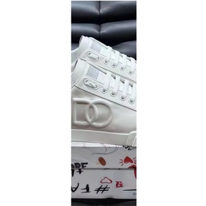 Baskets basses en cuir blanc, chaussures décontractées unisexe avec logo embossé, chaussures de skate classiques entièrement blanches - Product Image 2