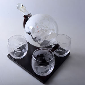 Set Decanter per Whisky in Vetro Borosilicato con Mappa Incisa 1000ml con Tappo e 4 Bicchieri - Product Image 4