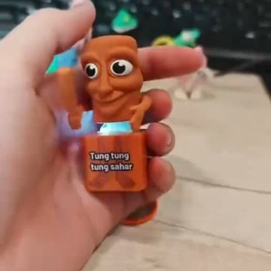 Llavero Tung Sahur, decoración de escritorio, botón de presión, juguete para aliviar el estrés, figura Meme creativa, Colección italiana Brainrot, ventas al por mayor - Product Image 3