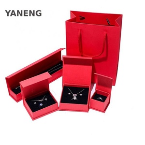 Boîtes à bijoux et sacs en gros en carton ivoire, boîtes cadeaux de présentation de bijoux en vrac, étuis d'emballage pour bagues, boucles d'oreilles et colliers - Product Image 1