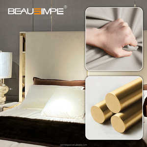 Роскошная современная кровать для спальни с высоким тонким изголовьем, кожаная Глянцевая металлическая отделка для спальни, наборы мебели - Product Image 3