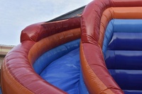 Maison de rebond gonflable prête à expédier avec combo toboggan twister pour location de fête à vendre