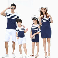2020 Offre Spéciale Rayé Tricoté À Manches Courtes T-shirt Tenue Parent-enfant Famille Correspondant À Des Ensembles De Vêtements