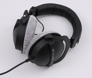 Auriculares de monitoreo profesional Auriculares estéreo con cable Equipo de estudio de grabación de DJ de mezcla de computadora DT770 PRO - Product Image 6