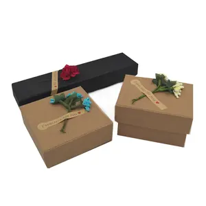 Muestra gratis pequeña decoración de papel de envolver de cartón caja de regalo de joyería con tapa