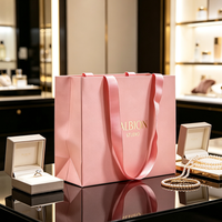 Sacs cadeaux en papier personnalisés roses de luxe avec impression dorée à chaud pour emballages de bracelets, boucles d'oreilles, colliers et bagues