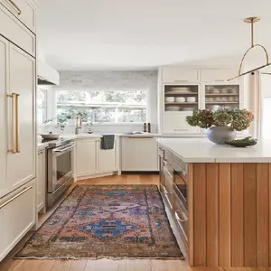 Nouveau design d'armoire de cuisine shaker en érable naturel haut de gamme avec comptoirs en granit prédécoupé