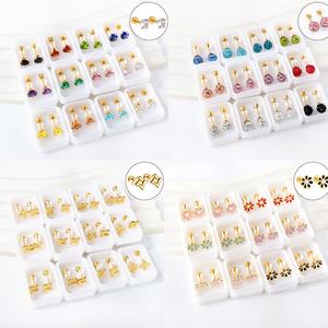 Pendientes Personalizados de Acero Inoxidable 18K 24K con Logotipo Personalizado, Pendientes de Botón para Mujer, Joyería Chapada en Oro - Product Image 1