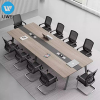 Bureau de réunion de luxe au design moderne, table de conférence en bois avec structure métallique pour grande salle de réunion