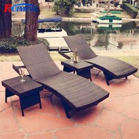 Chaise longue de plage moderne en rotin avec cadre en aluminium Chaise longue résistante aux UV pour le patio et la cour de l'hôtel