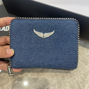 Cartera de Mano Tipo Clutch de Mezclilla con Detalles de Remaches y Cierre de Cremallera para Mujer, Modelo Nuevo 2025 - Product Image 1